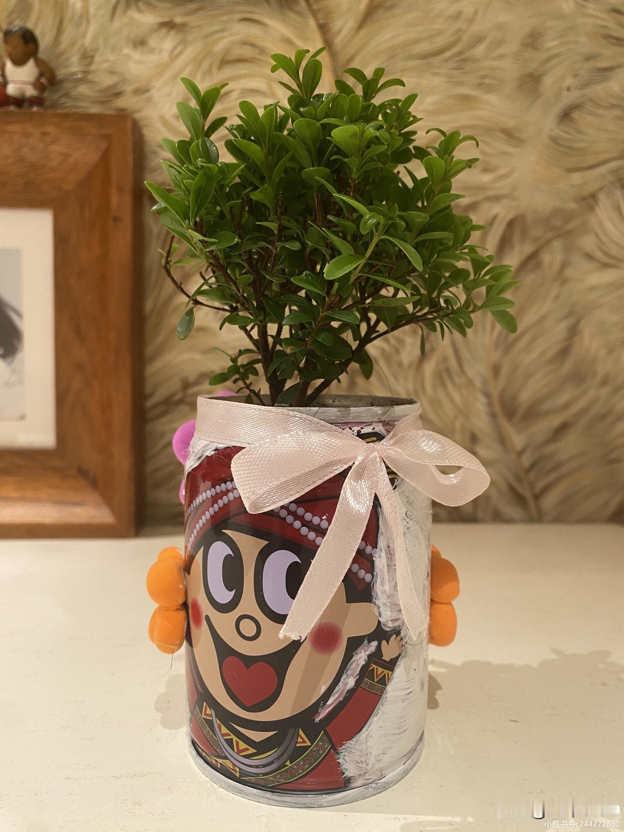 女人要是没有钱，
寸步难行人情淡。
亲戚朋友不相见，
沉默寡言惹人烦。
真心会被