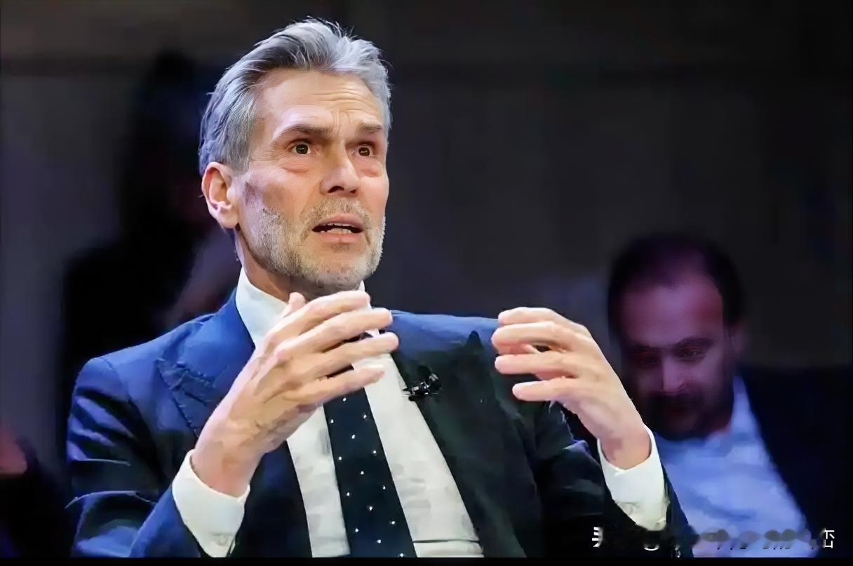 荷兰突然正式宣布

据路透社称，10月31日，荷兰正式启动2025年光刻机出口新