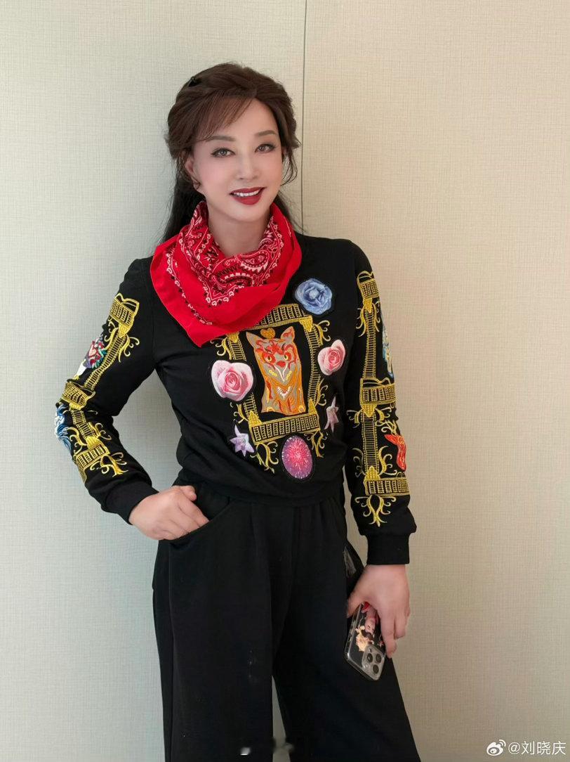 演过武则天的人格局就是不一样 刘晓庆说向阳而生的时候那个语气不是劝你是告诉你她就