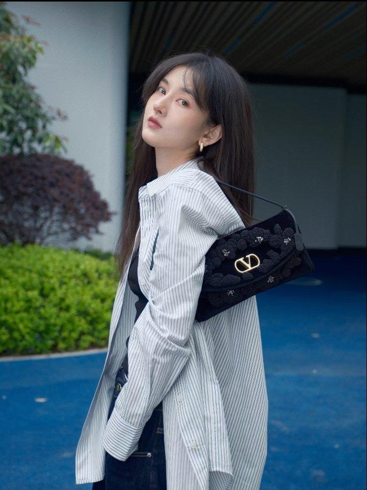 刘宇宁否认与宋祖儿恋情《折腰》播完一年了，CP粉还在扒地板。刘宇宁二巡都收官了，