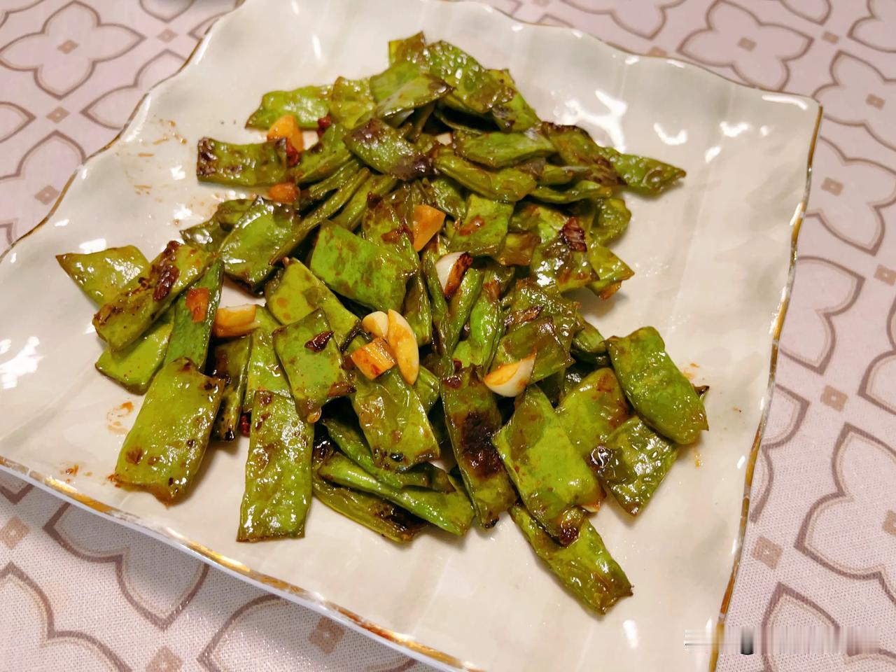 今天在物美买的扁豆，还有桃太郎番茄

这个桃太郎搞活动，4.98一斤，比原价便宜