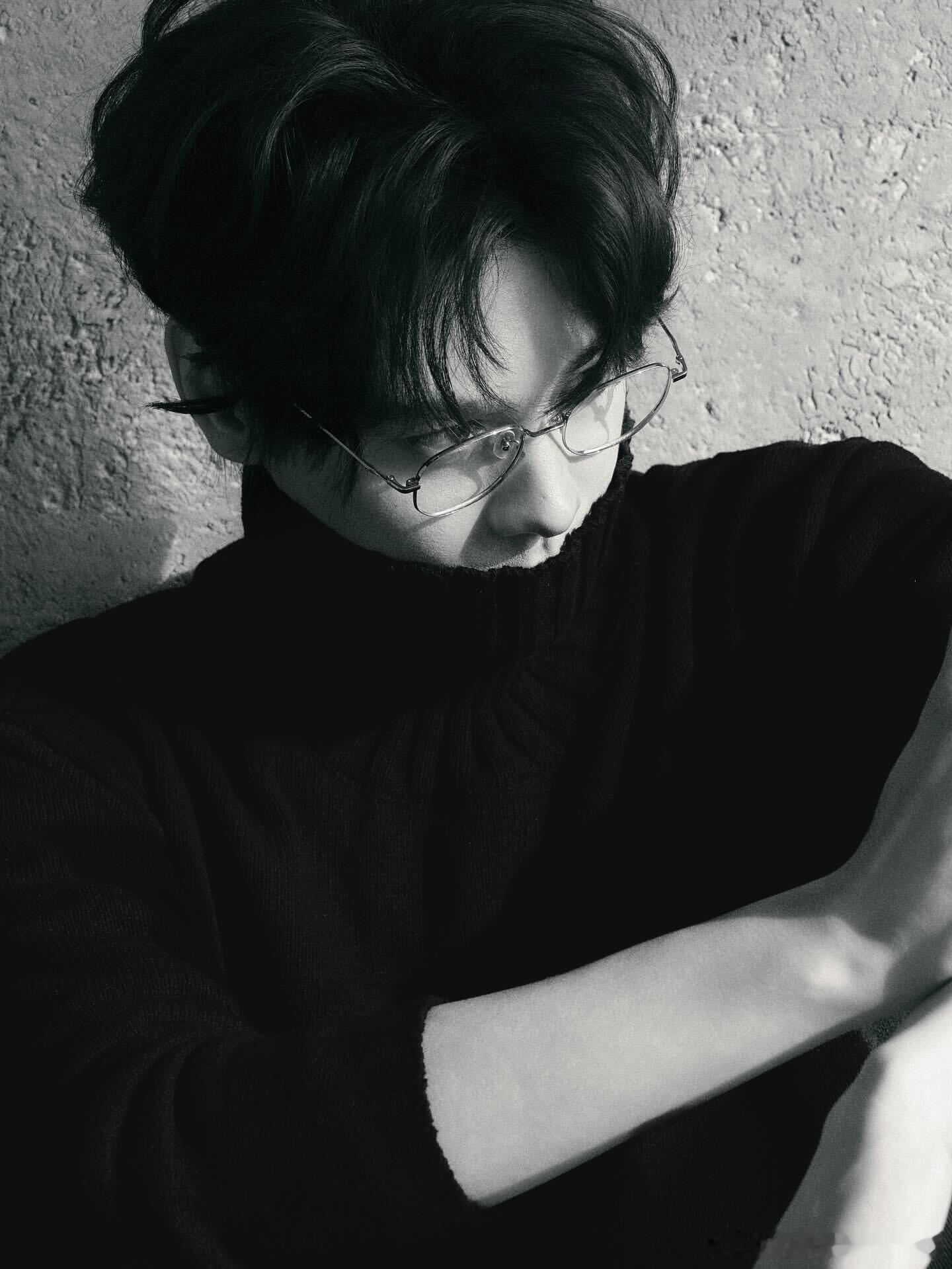 田栩宁ins更新这套我好喜欢，太帅了。老公王 