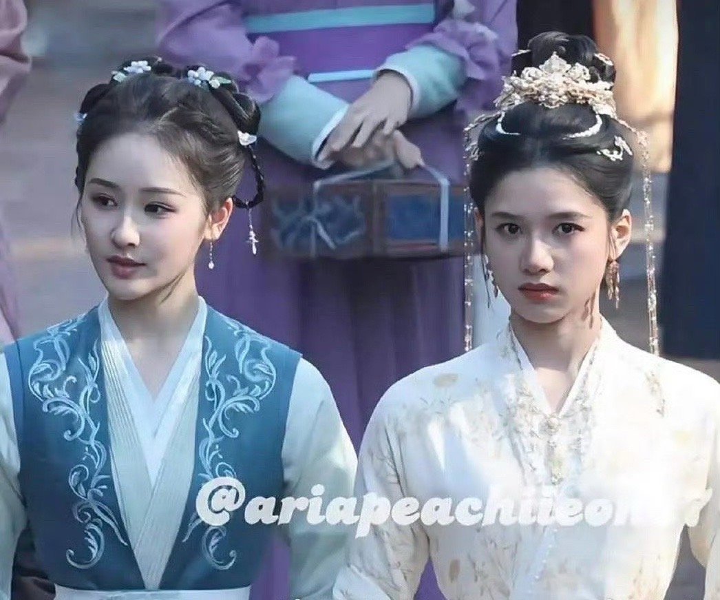 张婧仪瘦了好多身材好好 腰好细 感觉比女二的还细  