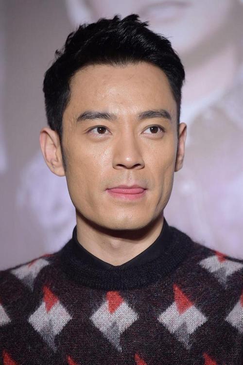 李光洁说，大学刚毕业就结婚了，那时候挺高兴的，后来才发现那是一个错误。

演员李