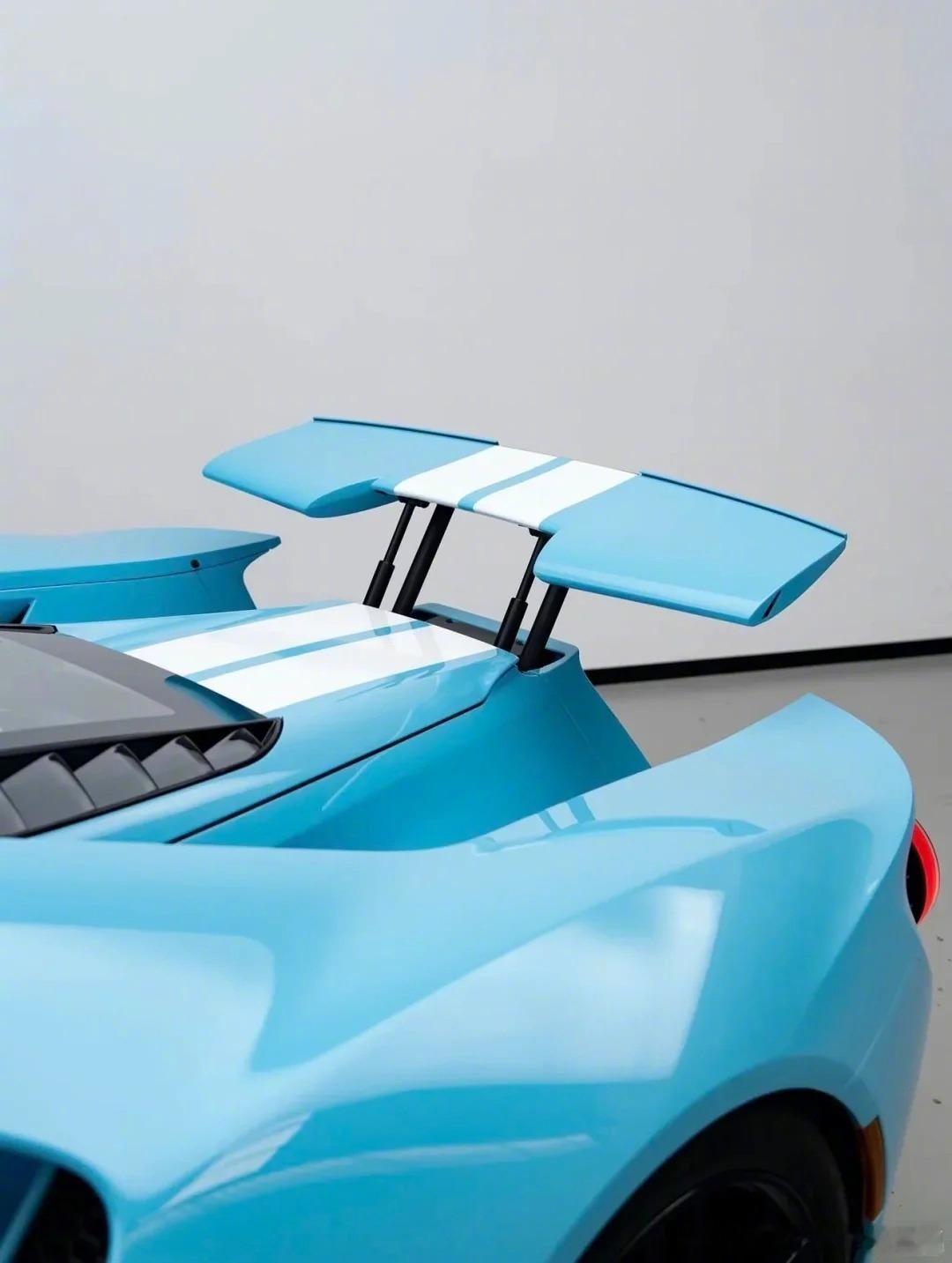 好爱蓝白配色的Ford GT，谁看了不迷糊 