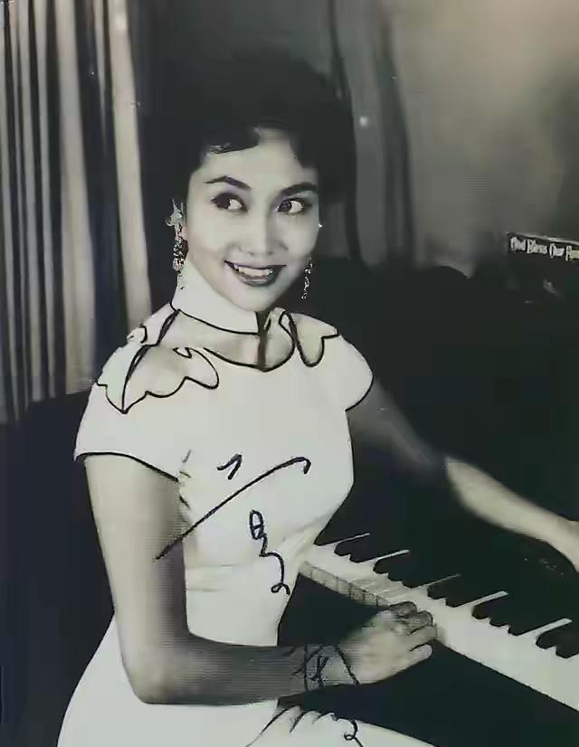 香港传奇女星葛兰去世，享年93岁，她天生丽质能歌善舞，演员时期非常走红。28岁嫁