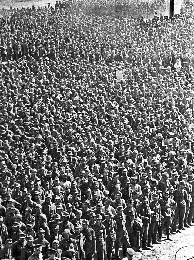 1944年，5万多名德国战俘被在莫斯科游街示众