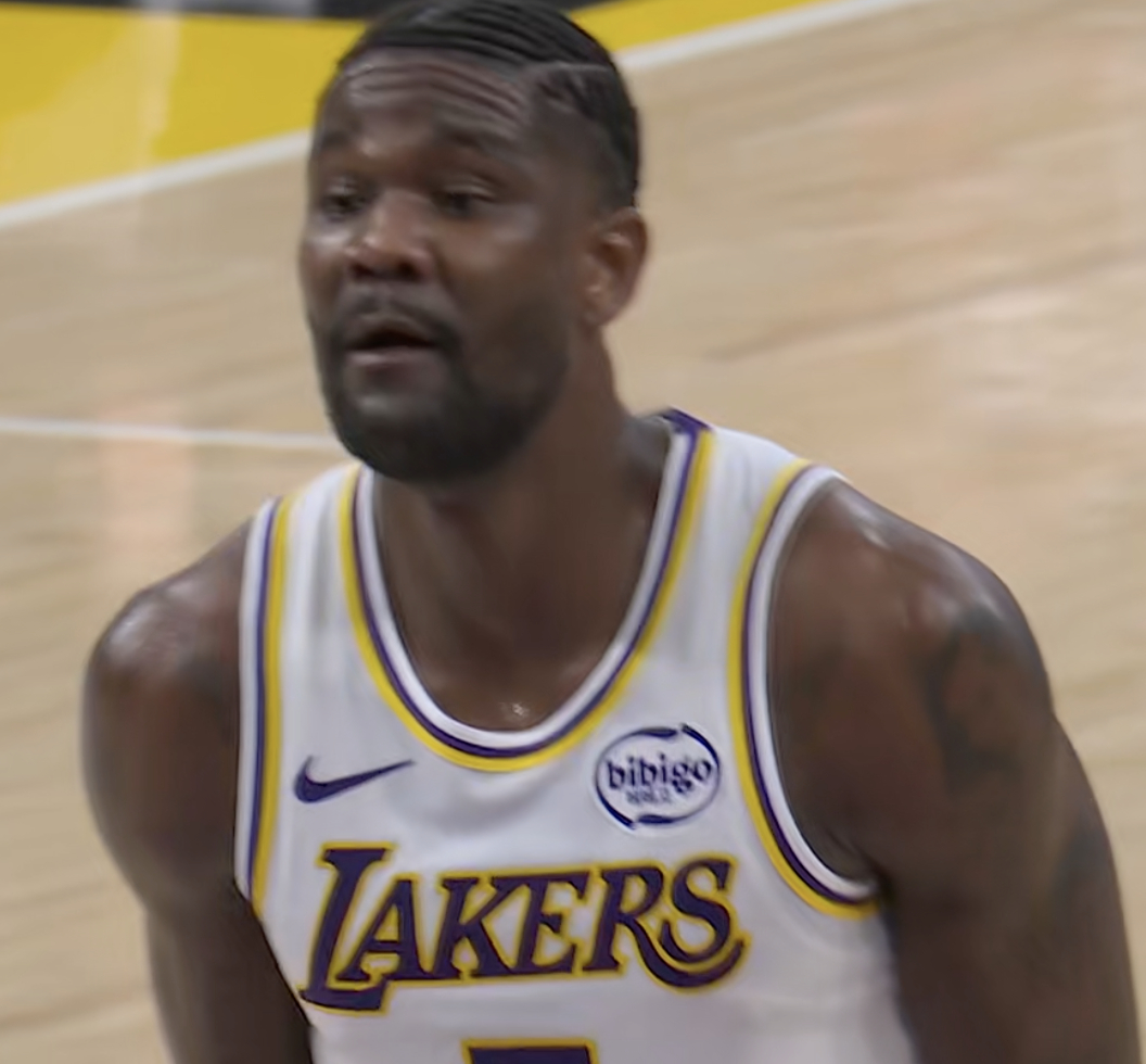 不是？？艾顿9中9，已经20分9篮板了！ 湖人96-85猛龙，进入暂停，最后7分