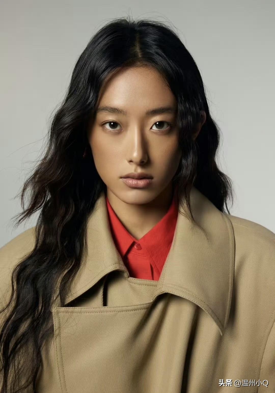 这是杨二车娜姆的侄女格桑娜姆，也是她们摩梭族走出来的第一个女模。看脸真的好有超模