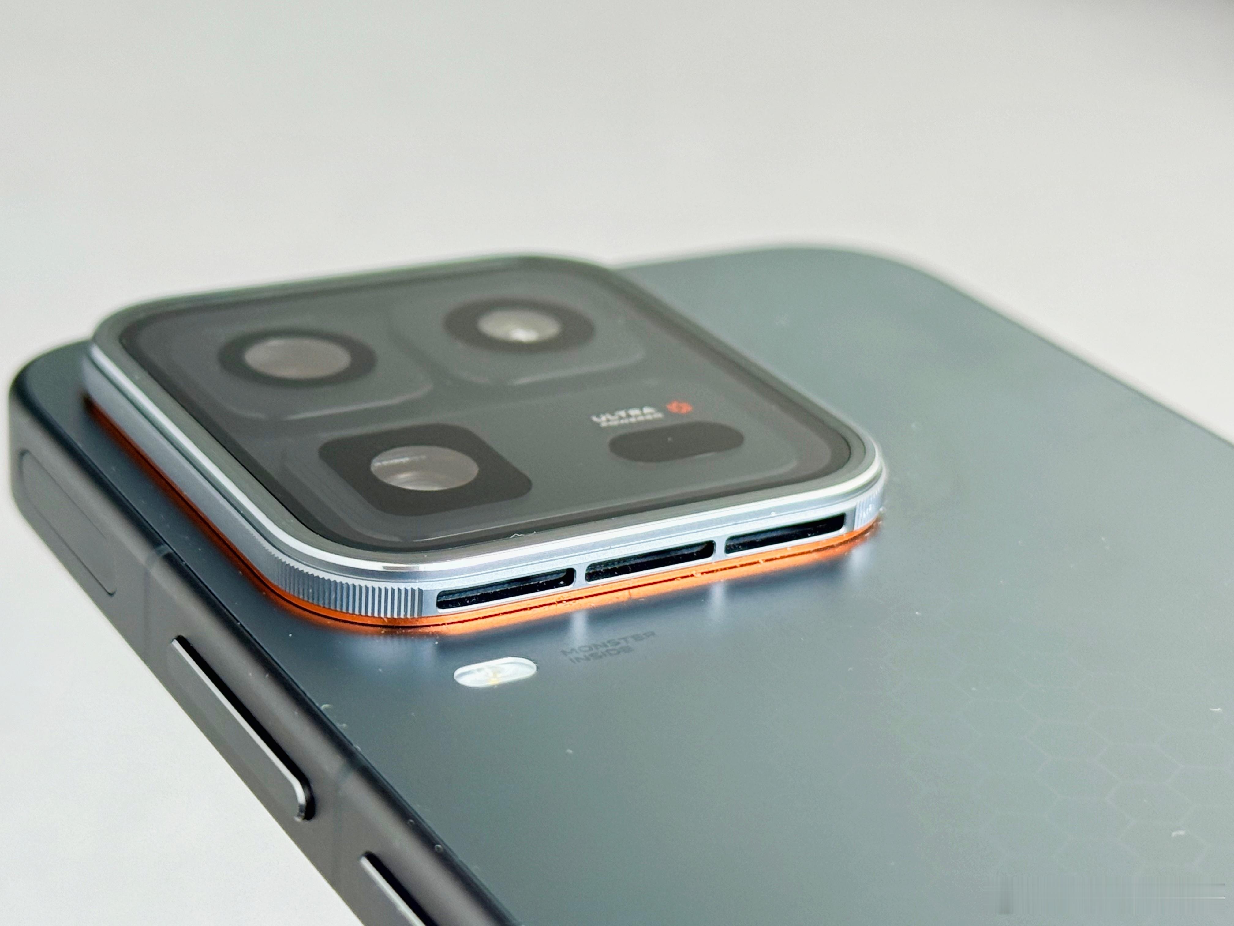 iQOO15 Ultra最近友商也准备发布带散热风扇的手机了，首先说明方向是对了