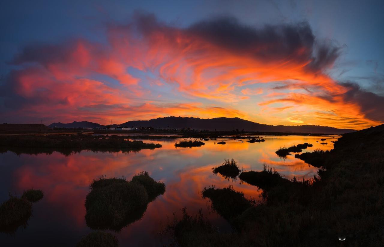 黄白线敞口有所扩大，日线继续刷新本轮新高，今天日线择时高9