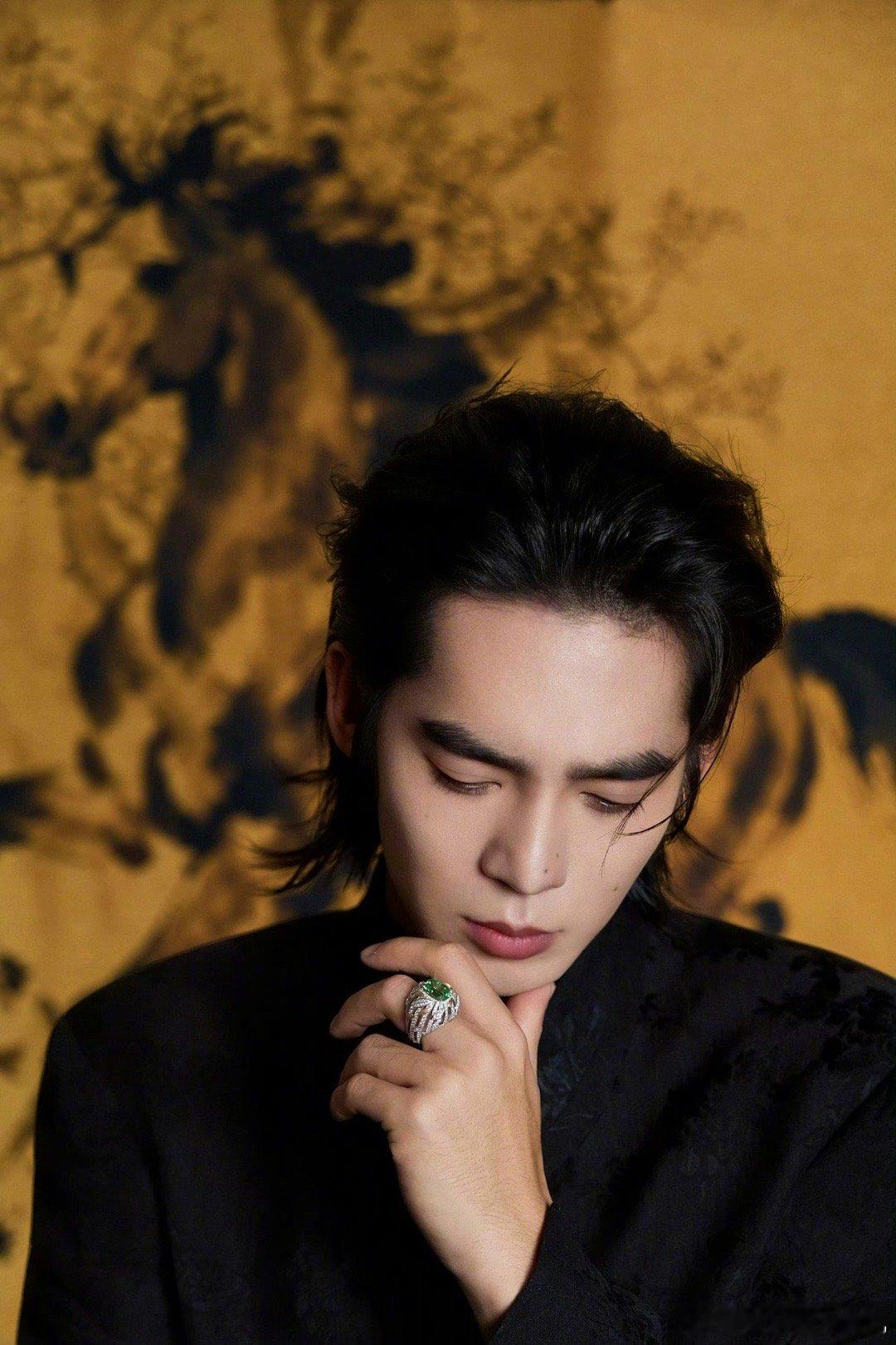 于适从演唱会唱到跨年 他唱歌时那种投入和真诚，是装不出来的。无论是面对几百人的L