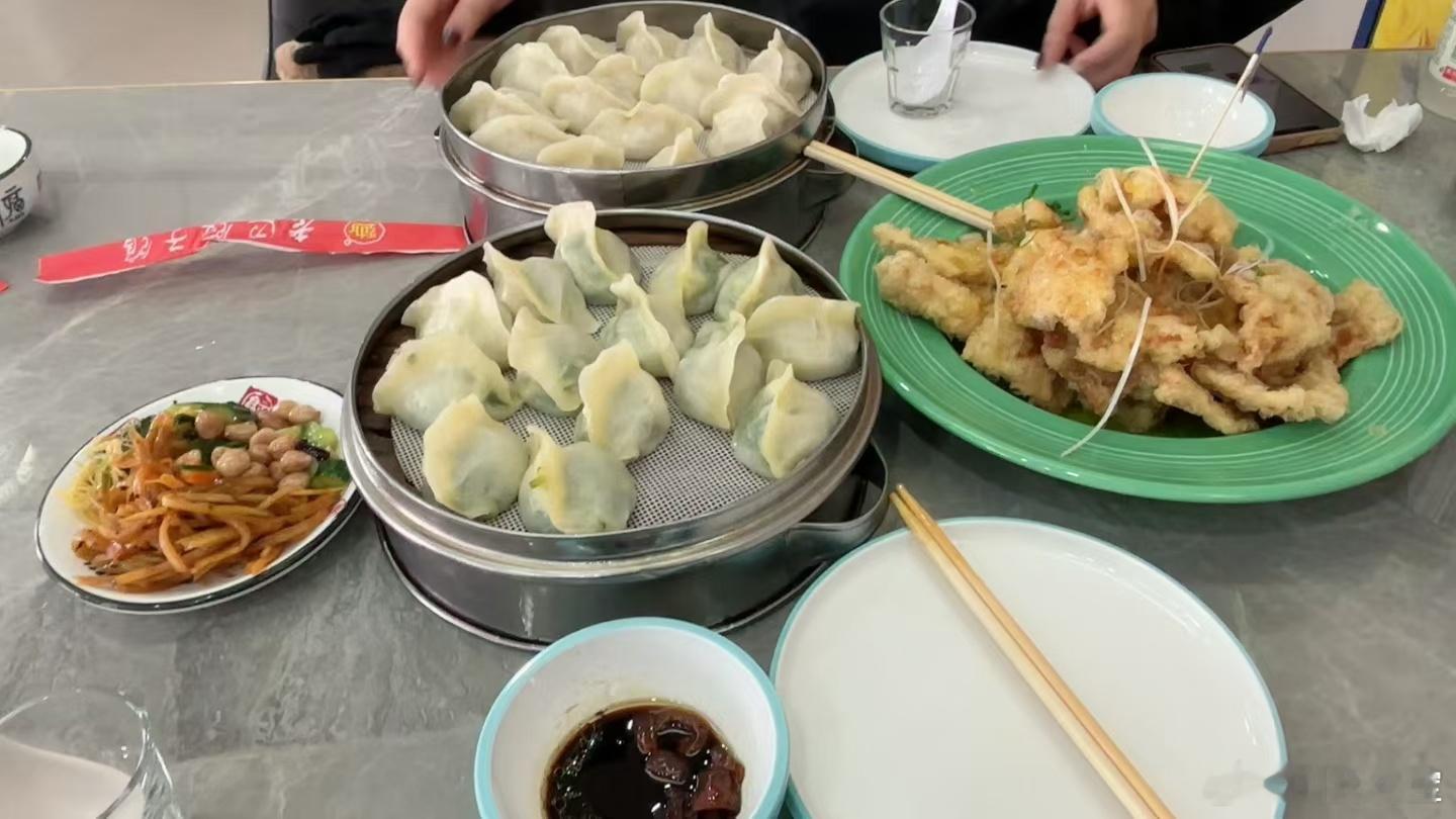 今天冬至正好赶上来深圳出差，深圳的天气真的太舒服了，只需要穿个半袖，大家都吃饺子