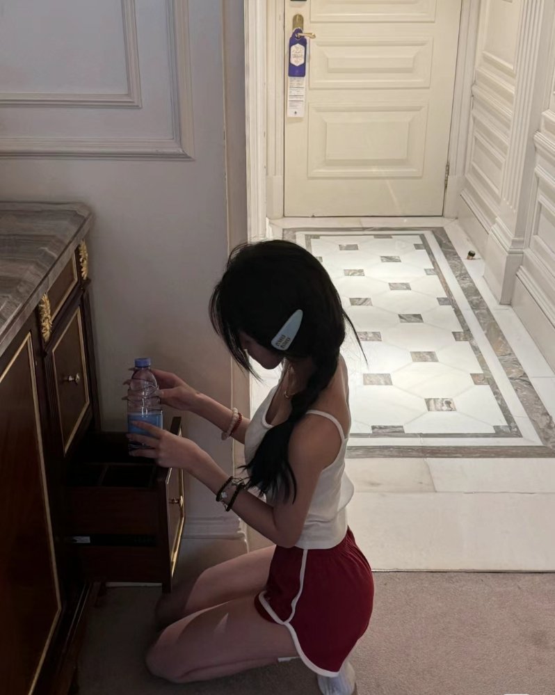 别说人和人了 就连熬夜的自己和早上起床的自己都没法互相理解 . ​​​