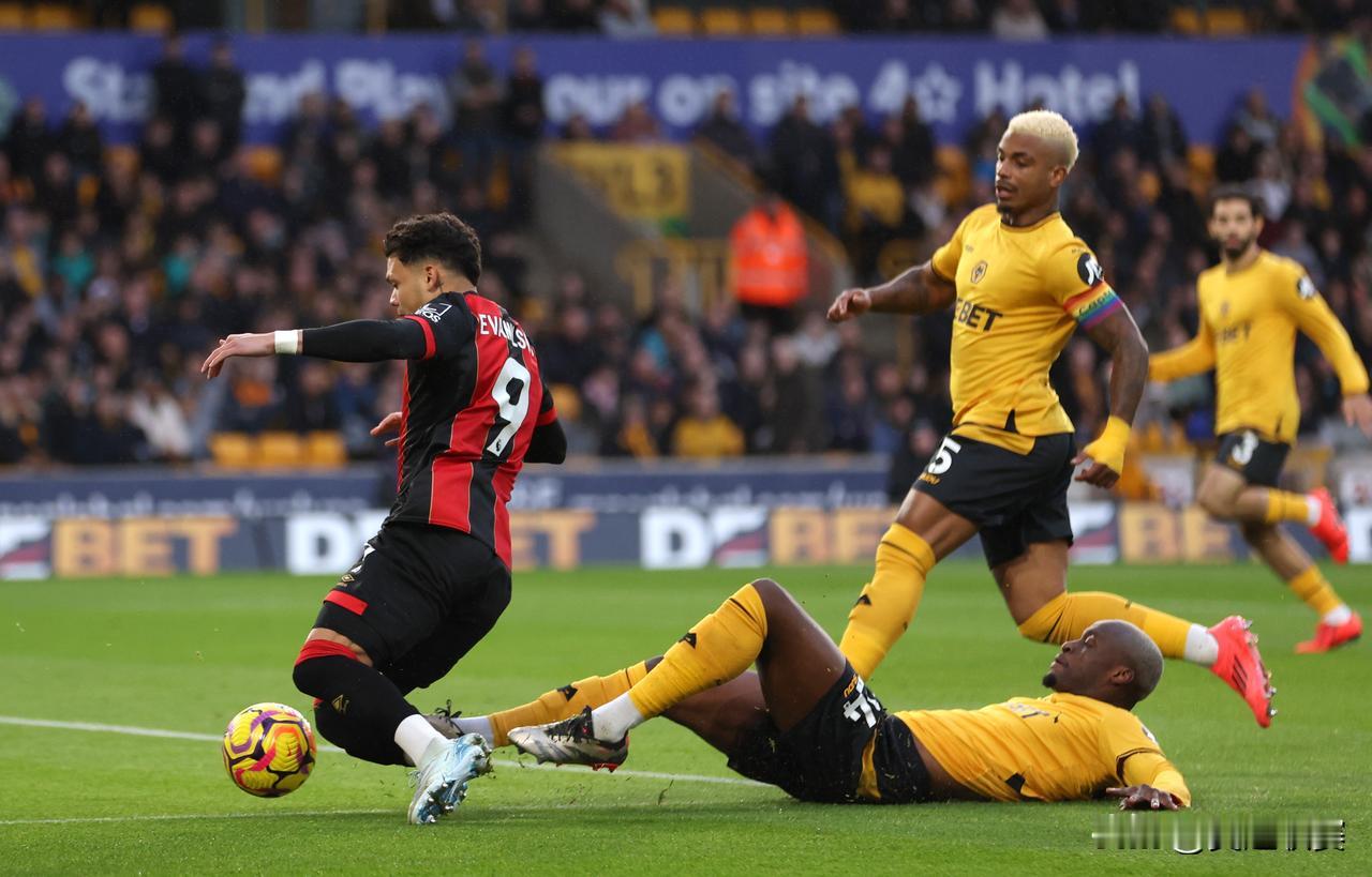 官方：埃万尼尔松是英超历史首位上演造点“帽子戏法”的球员