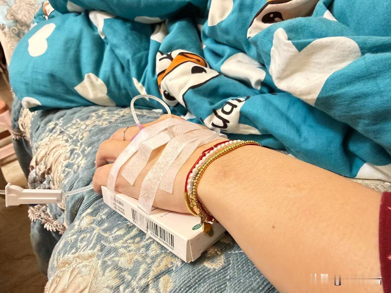 万万没想到，现在竟然内卷到这个程度，连打针都能在家躺着打。

以前有这种上门打针