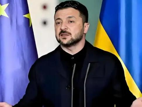 泽连斯基依然不服软！
他表示乌克兰可以认输，可是绝对不会割让自身的领土，也不会再