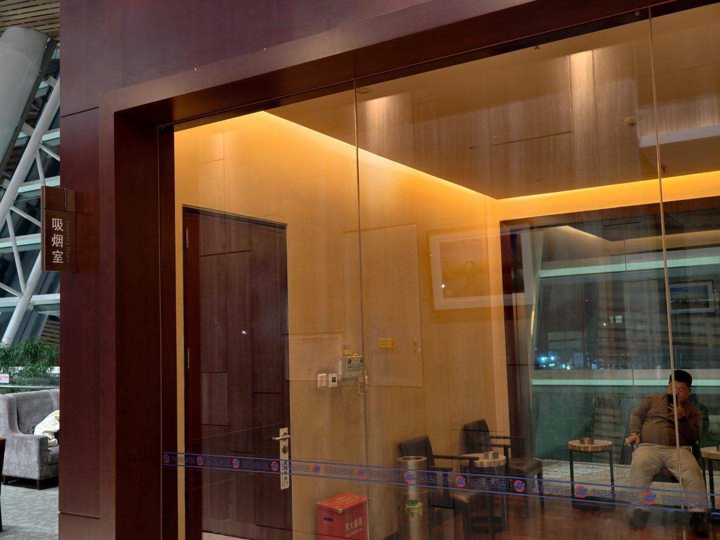 高崎机场休息室居然有吸烟室太顶了 爱了飞行日记 厦门·厦门高崎国际机场