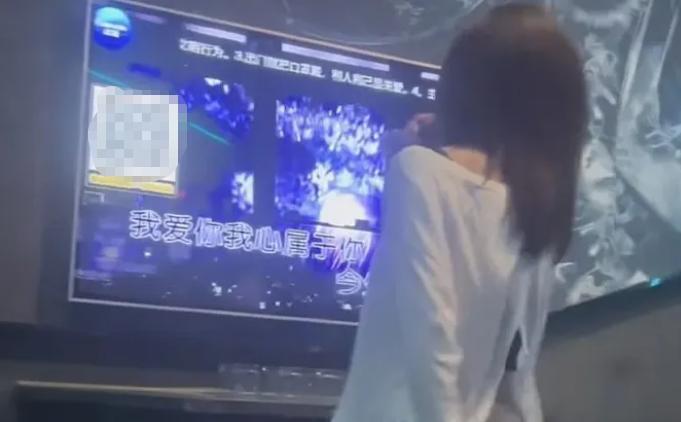 湖北4位女子去酒吧叫男陪玩，疯玩一宿早上却只给了500元的小费。男子恼羞成怒，叫