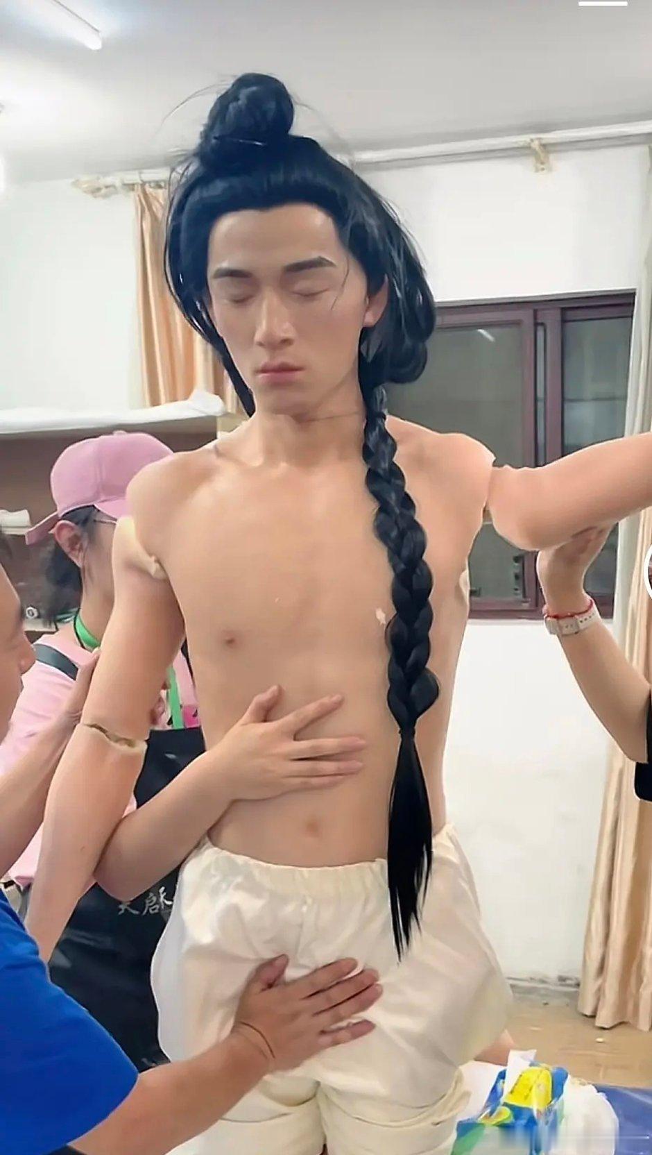 定风波这个假人做的还挺逼真的 ​​​