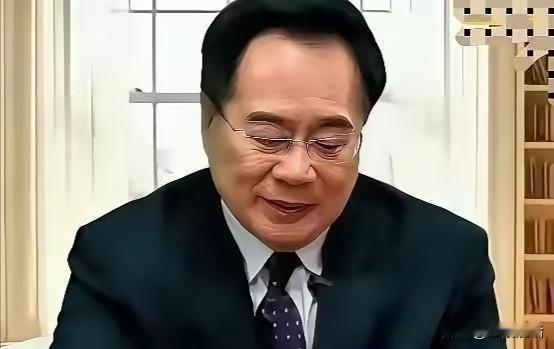 台湾省有位很活跃的时事评论员一直没有露脸啦，为什么网民却很少关注很少提起他呢？