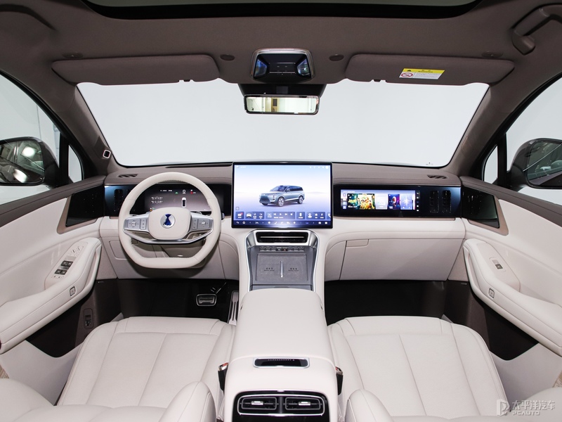 腾势N8L首批展车已到店 预售价31.98万元起