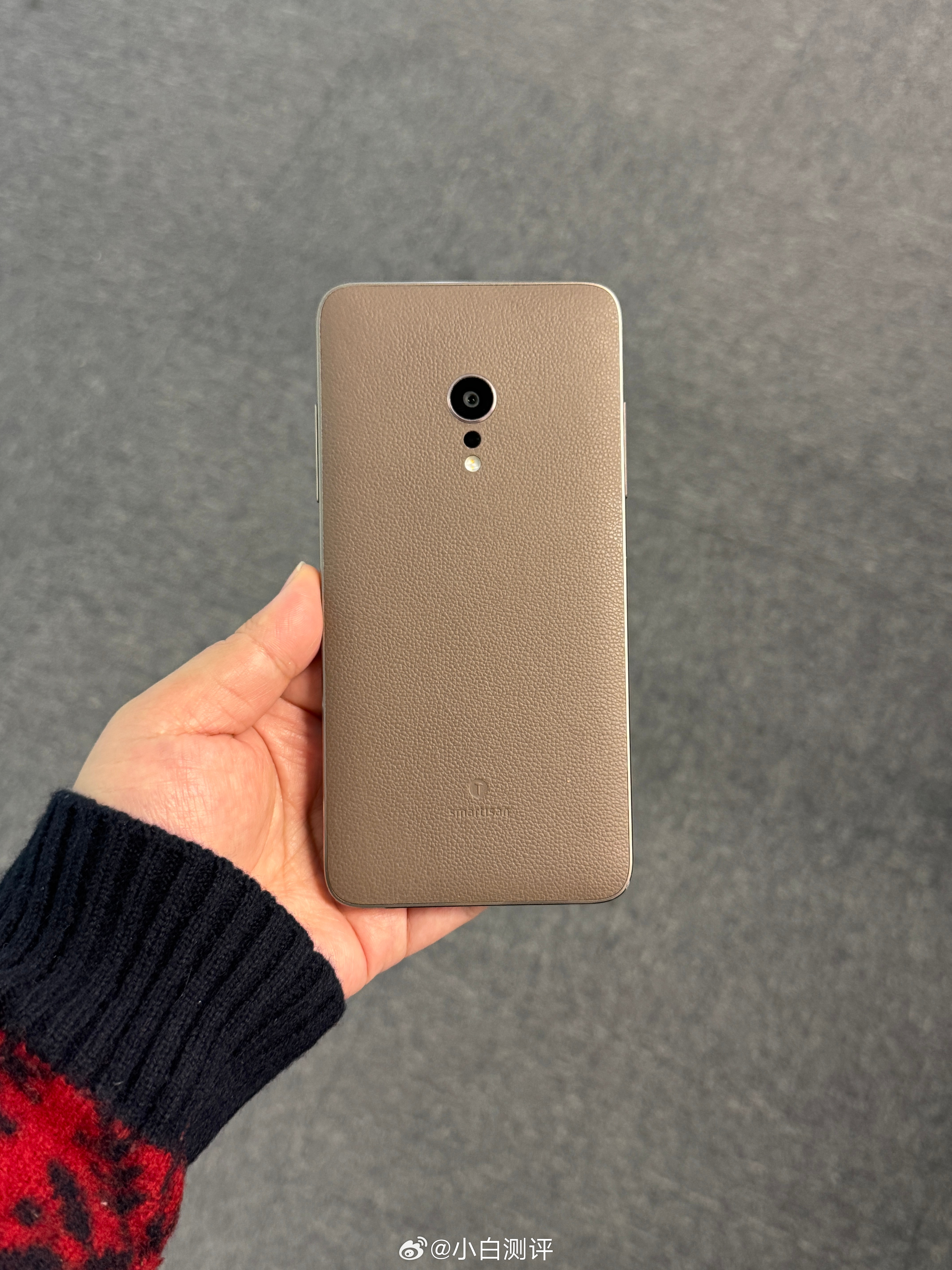 今日份怀旧有多少用过锤子/坚果手机的？