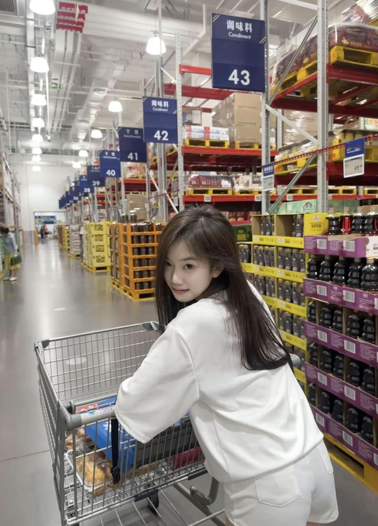 你还不明白吗 像她那样有趣的人 谁和她在一起都会幸福