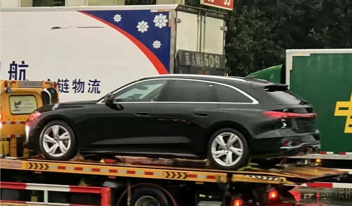 嚯！奥迪A5 Avant在国内被拍到，速度还挺快，这颜值能不能打？[偷笑][偷笑