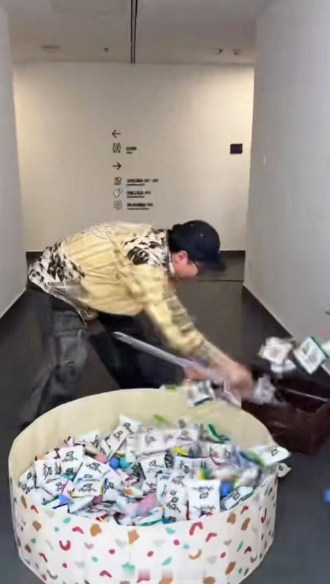 吕严对食物有的是力气和手段 吕严闯进满分男赛道了天才厨人         之前还