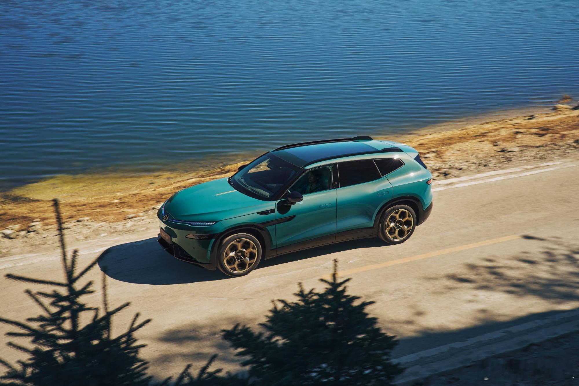 与众08全新以赴 预售23.99万起   与众08才是德系电车该有的质感，这车把