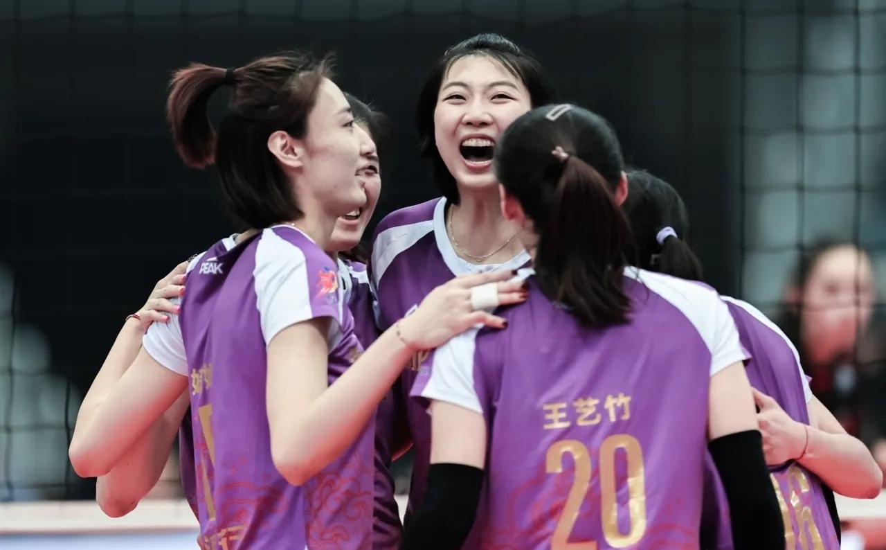 上海女排惨败！天津刘美君高光！
2023-2024中国女子排超联赛，冠军赛第三回
