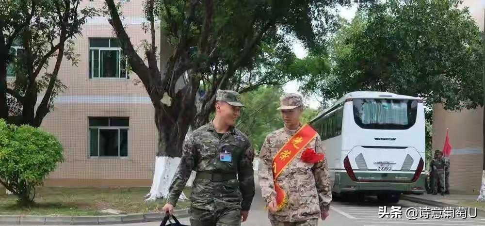 春风刚吹到军营的角角落落，这里就已经热热闹闹起来了。2026年春天入伍的新兵们一