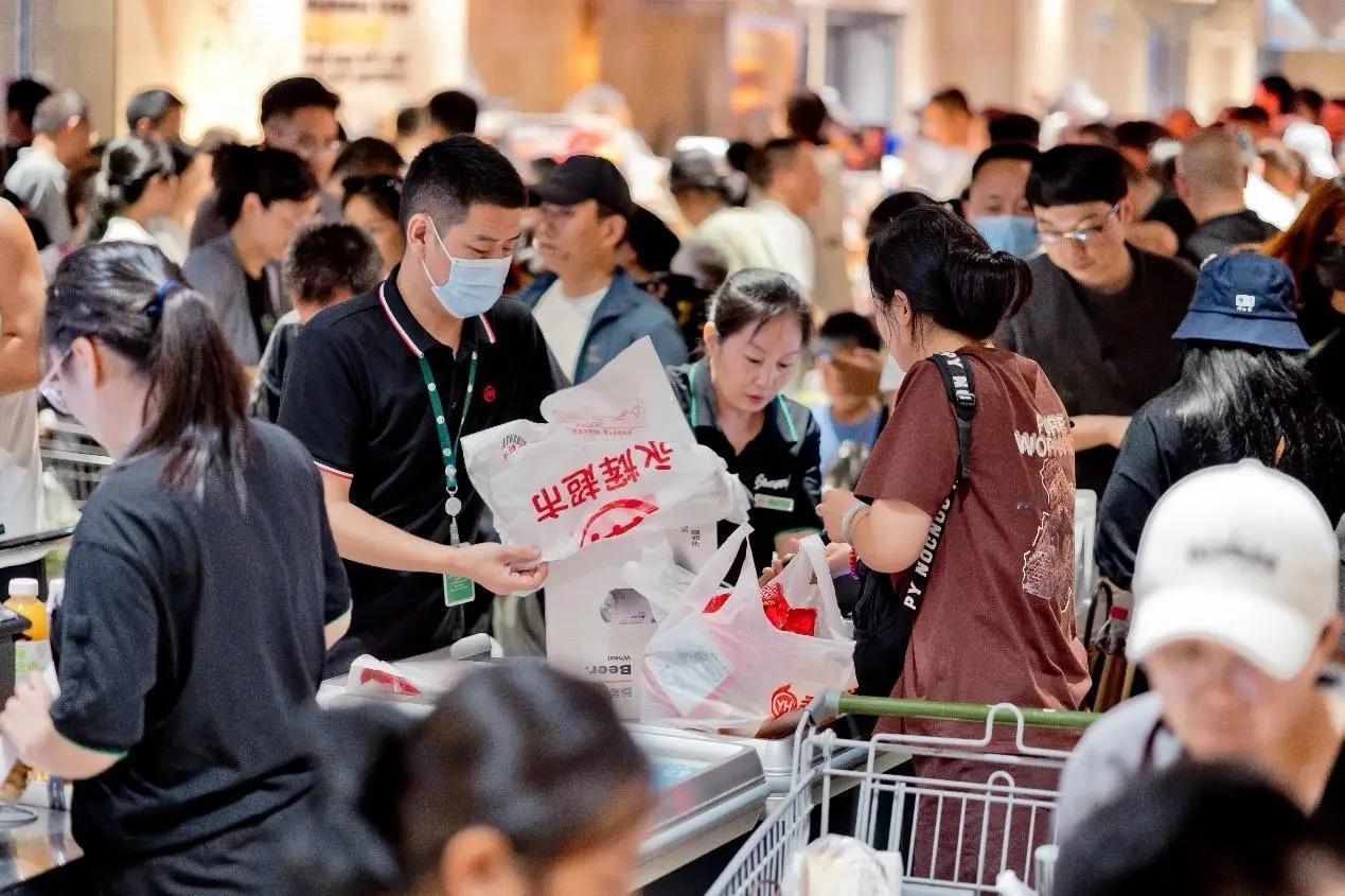 这封公开信，撕开的不只是两家超市的恩怨，更是中国零售圈最扎心的真相。

315刚