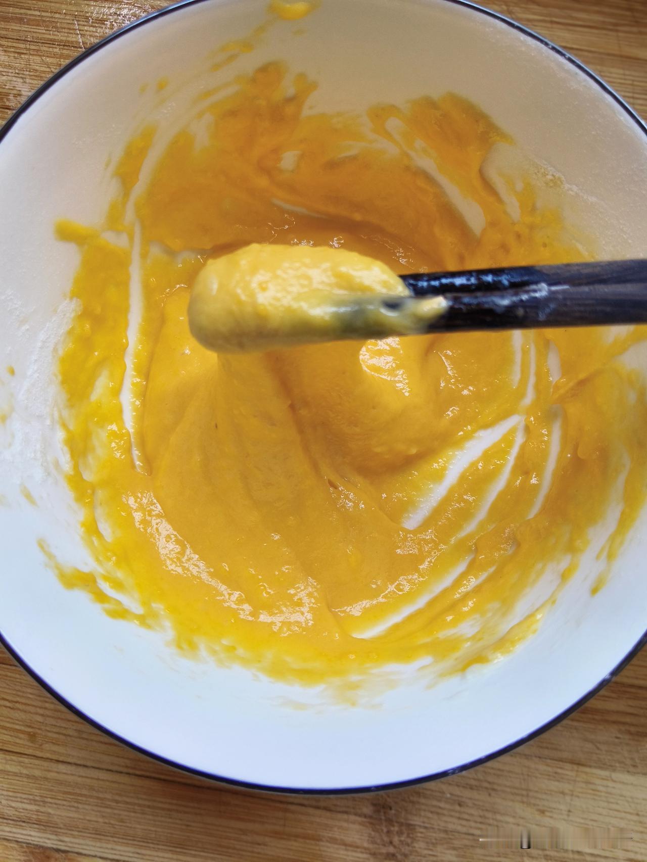 省事，好吃，还有营养就吃这种东西——疙瘩汤。
今天中午，她问我，你吃面条还是米饭