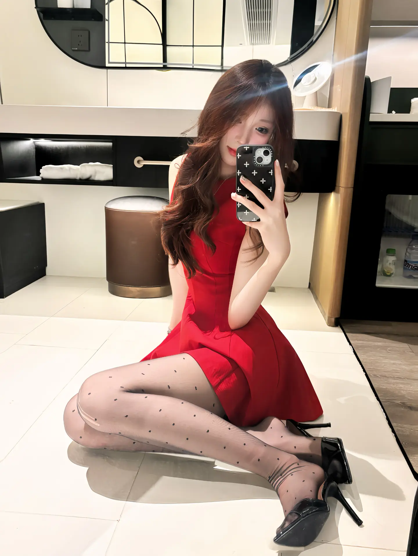 你的意思是  你周旋于不同的人 最后心还在我这里 是吗