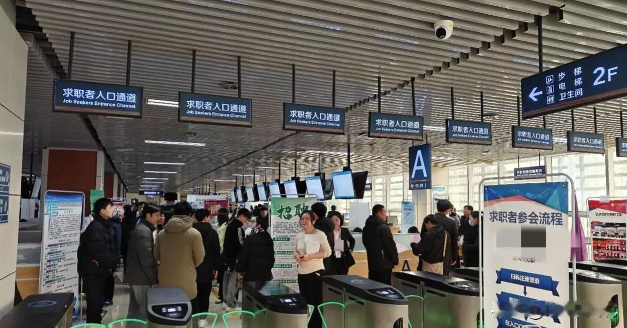 今天跟着业务部门面试了一个业务助理岗，结果面试不到10分钟就结束了面试。在最后例