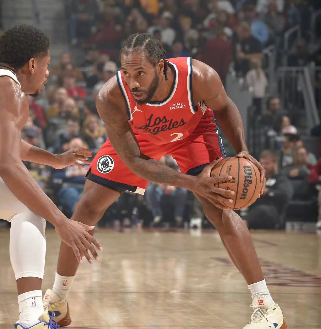 上一场三分16中10的哈登，今天8中0，全场16中5！伦纳德复出拿下20分，祖巴