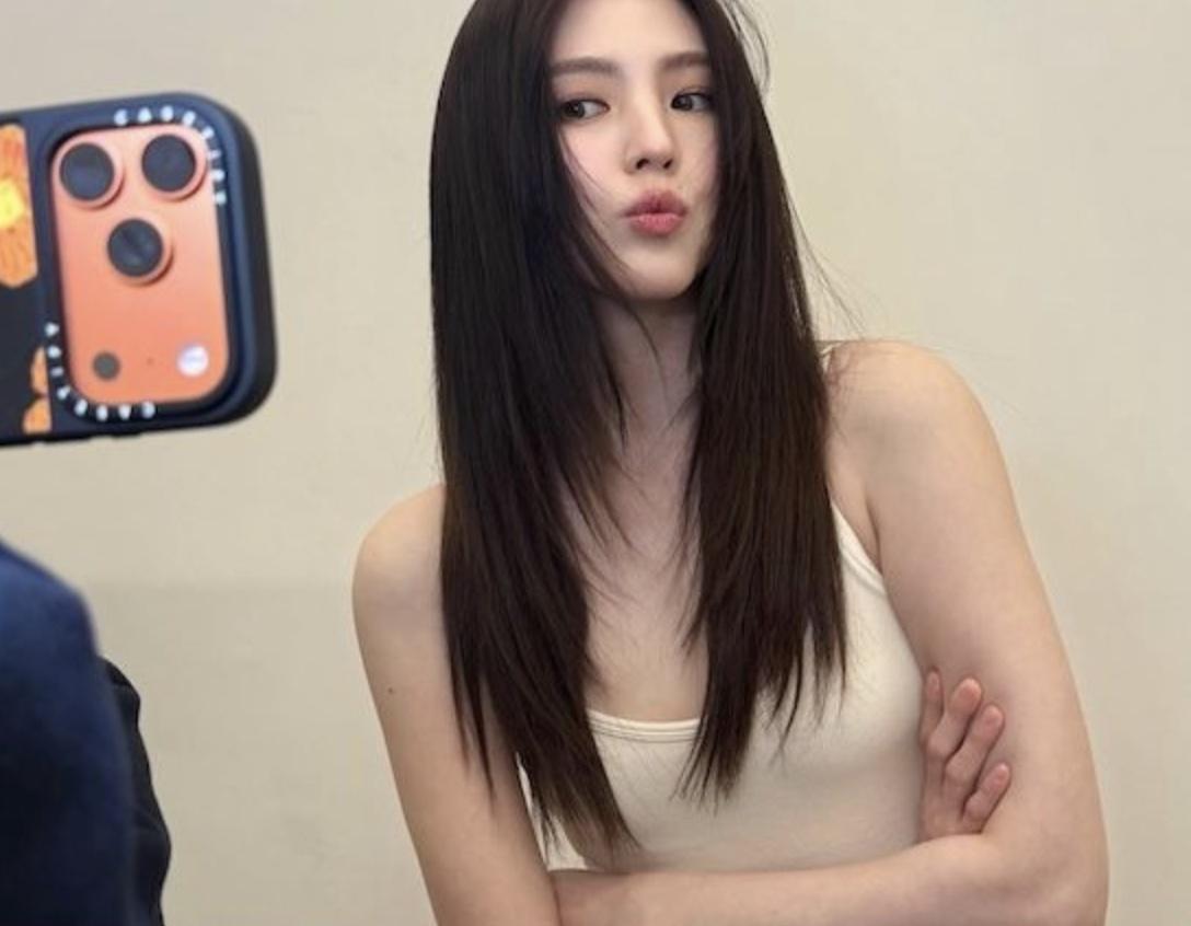 冷酷都市女性
零毛孔、无瑕肌肤、分明五官
冷酷、 清纯
极简、无表情、梦幻