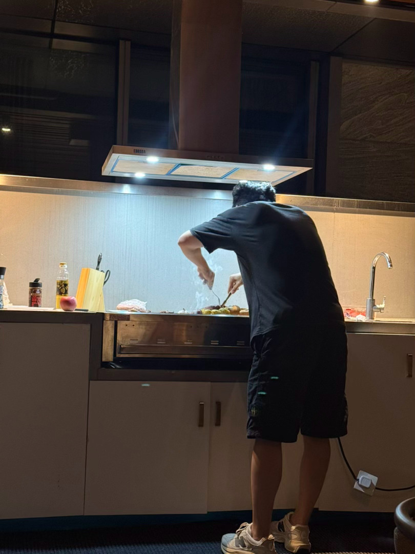 mia的plog时刻 10.1 假期从来兄弟家整点天台老兵烧烤开始[耶] ​​​