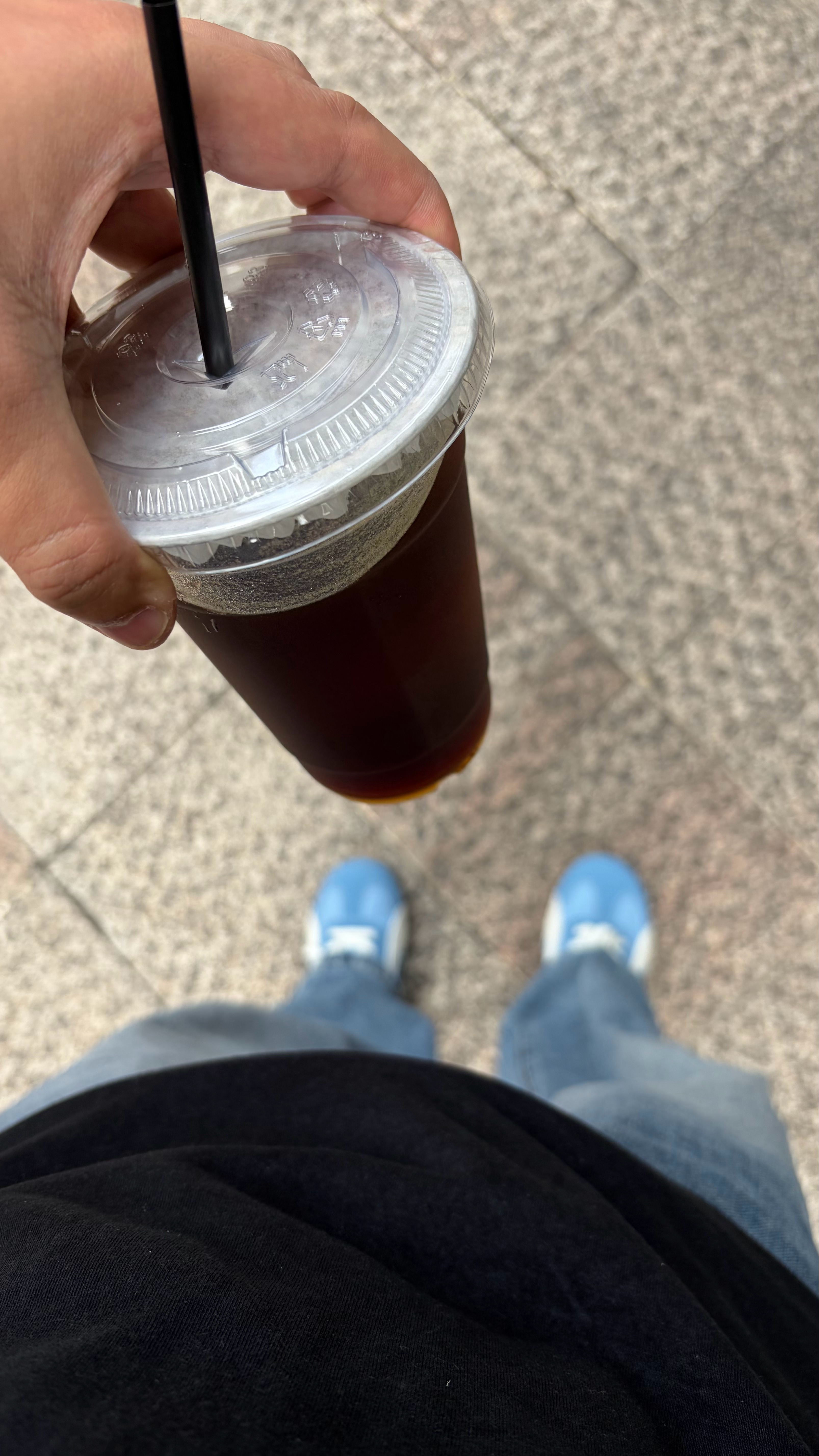 想起了放在角落吃灰很久的咖啡机，果然喝点苦的一瞬间就会清醒了 ​​​