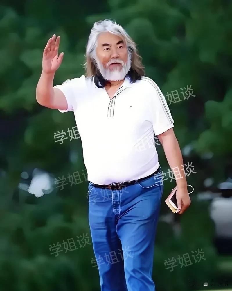 7年连生3娃，74岁张纪中，明明都是当爷爷的年纪，却一次又一次的喜当爹，他真的让