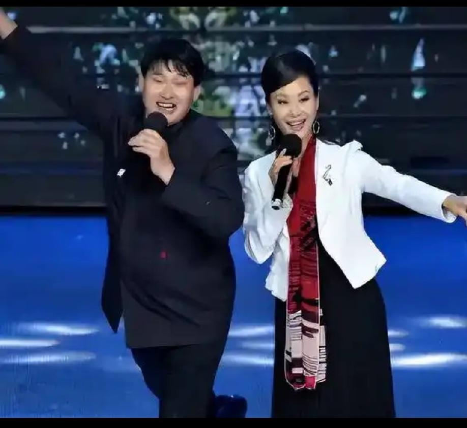 有网友评论朱之文唱歌不行。我不懂音乐，但我认为，如果他唱得不行，女高音歌唱家于文
