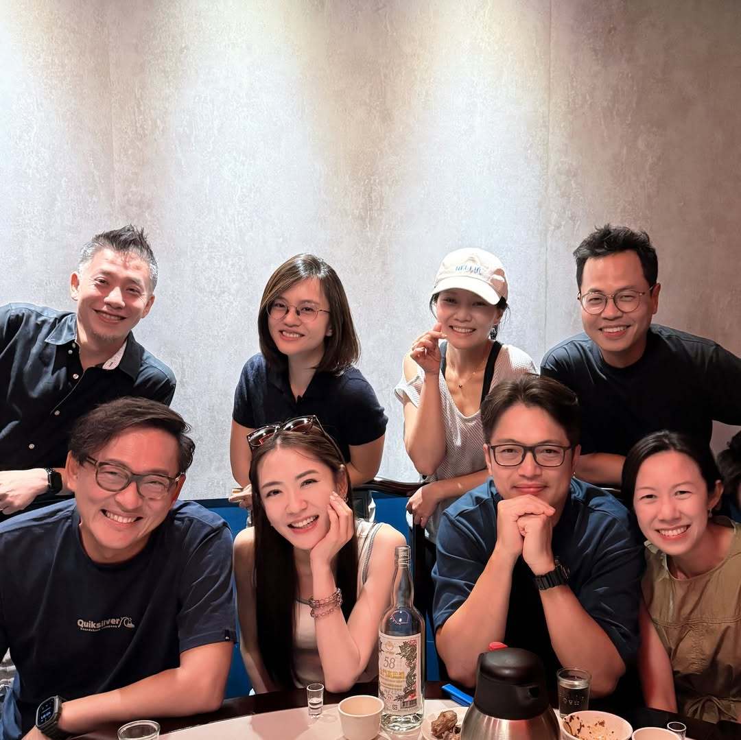 杨千霈po台大同学聚会和毕业旧照“我是最好看但又最幽默男人缘又最好的女生诶” ​