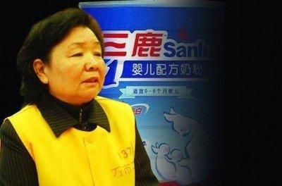 曾经坑害十万家庭的三鹿奶粉原董事长田文华，在狱中获得三次减刑后，竟然传出即将于2