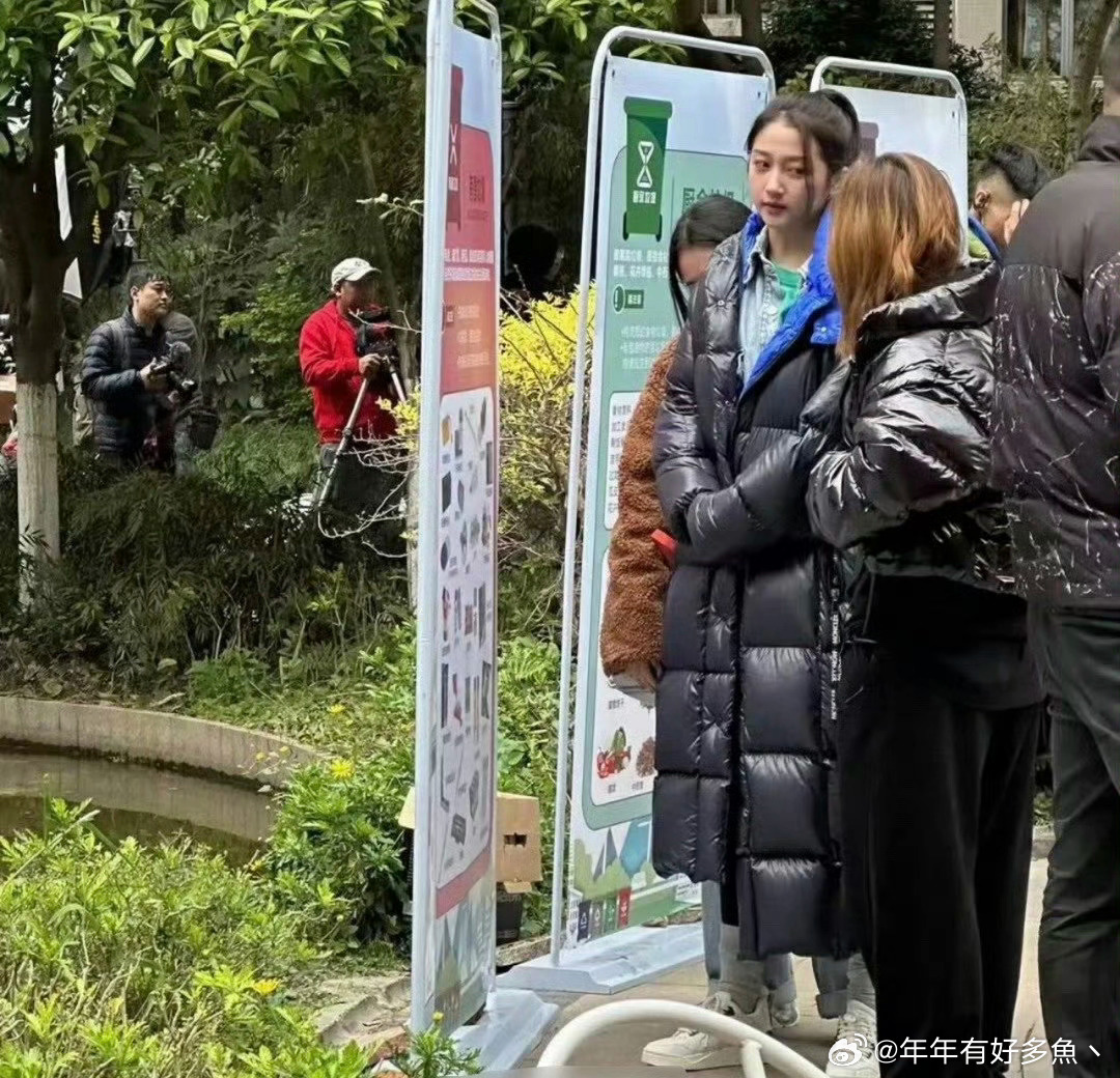 关晓彤这个裤子但凡换个人穿，我都觉得很灾难