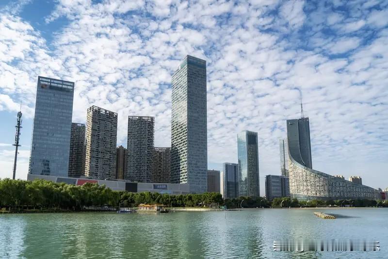 感觉合肥是最早开始房价止跌回稳（涨）的二线城市，接下来，杭州，南京，成都，苏州，