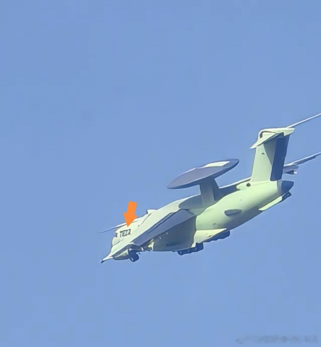 7822号KJ-3000原型机 这是第二架KJ-3000原型机，可清晰看见雷达罩