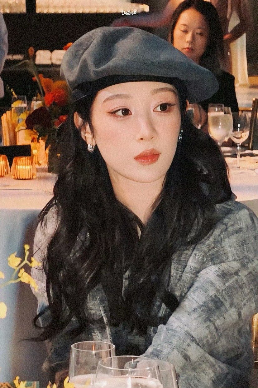 杨紫玉兰花开君再来 💜杨紫董竹君 你给的糖果，我含在嘴里，一直甜到心里。我愿化