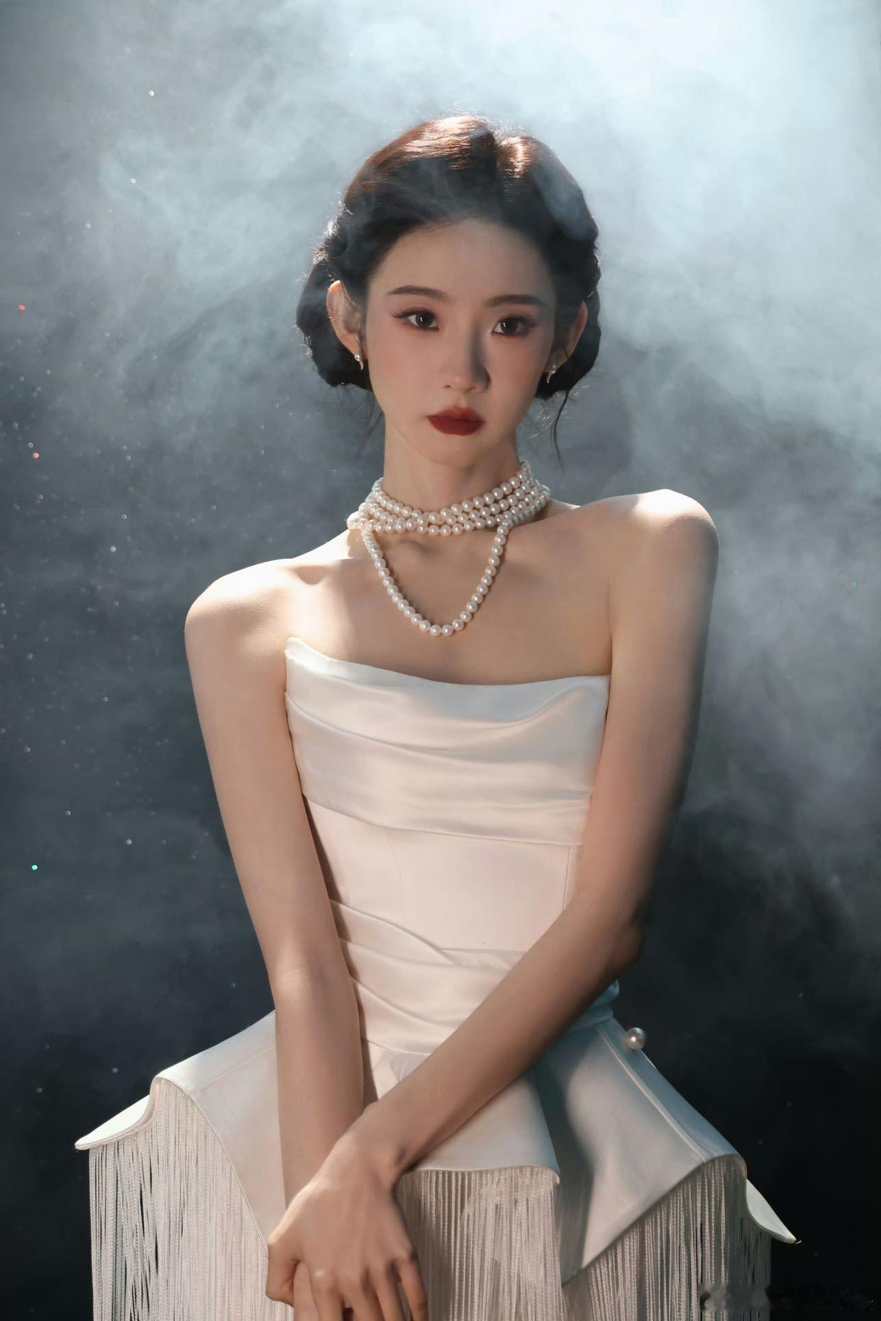 张艺凡过去会因为别人的错误惩罚自己听到艺凡说以前像余小鱼一样敏感，总把别人的错揽